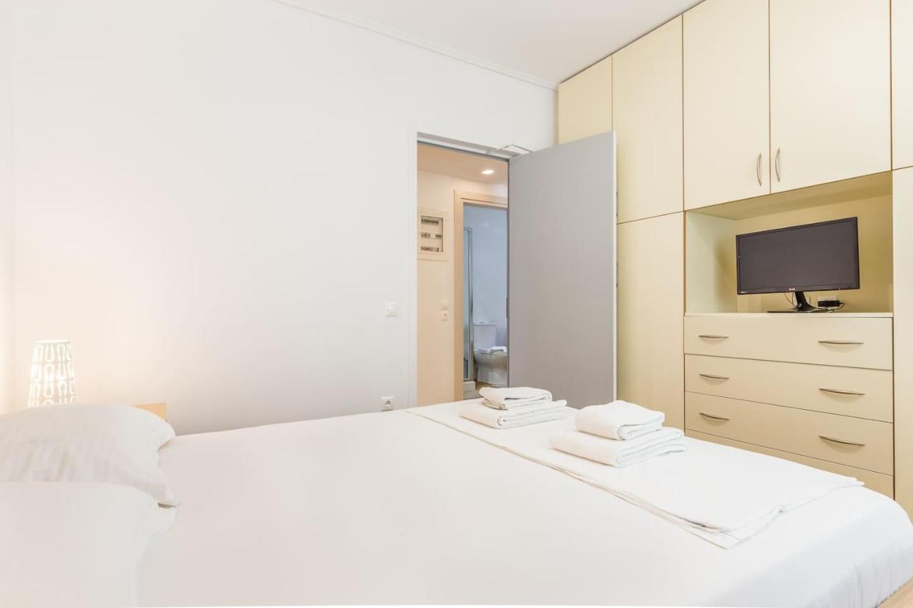 أثينا Elegant Apartment W Great Balcony In Vouliagmeni المظهر الخارجي الصورة