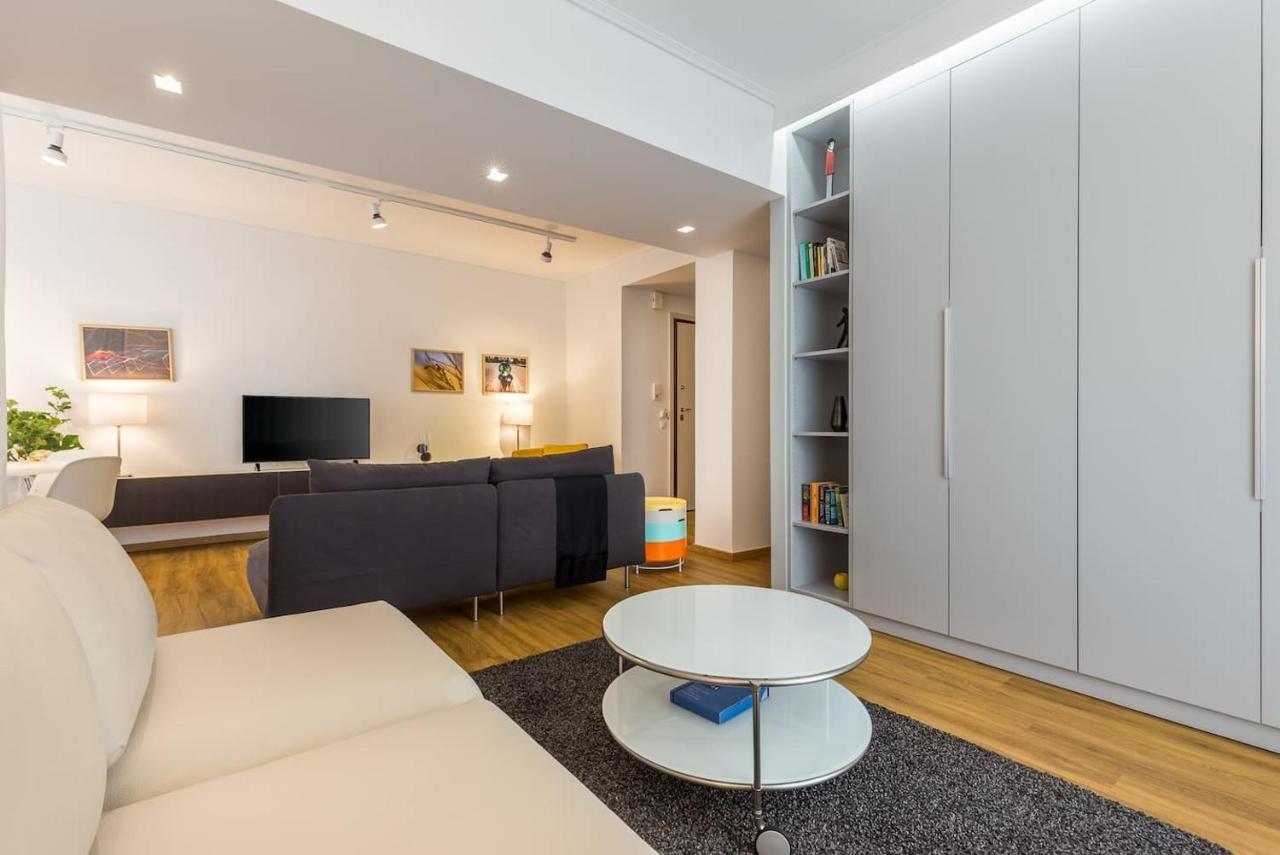 أثينا Elegant Apartment W Great Balcony In Vouliagmeni المظهر الخارجي الصورة