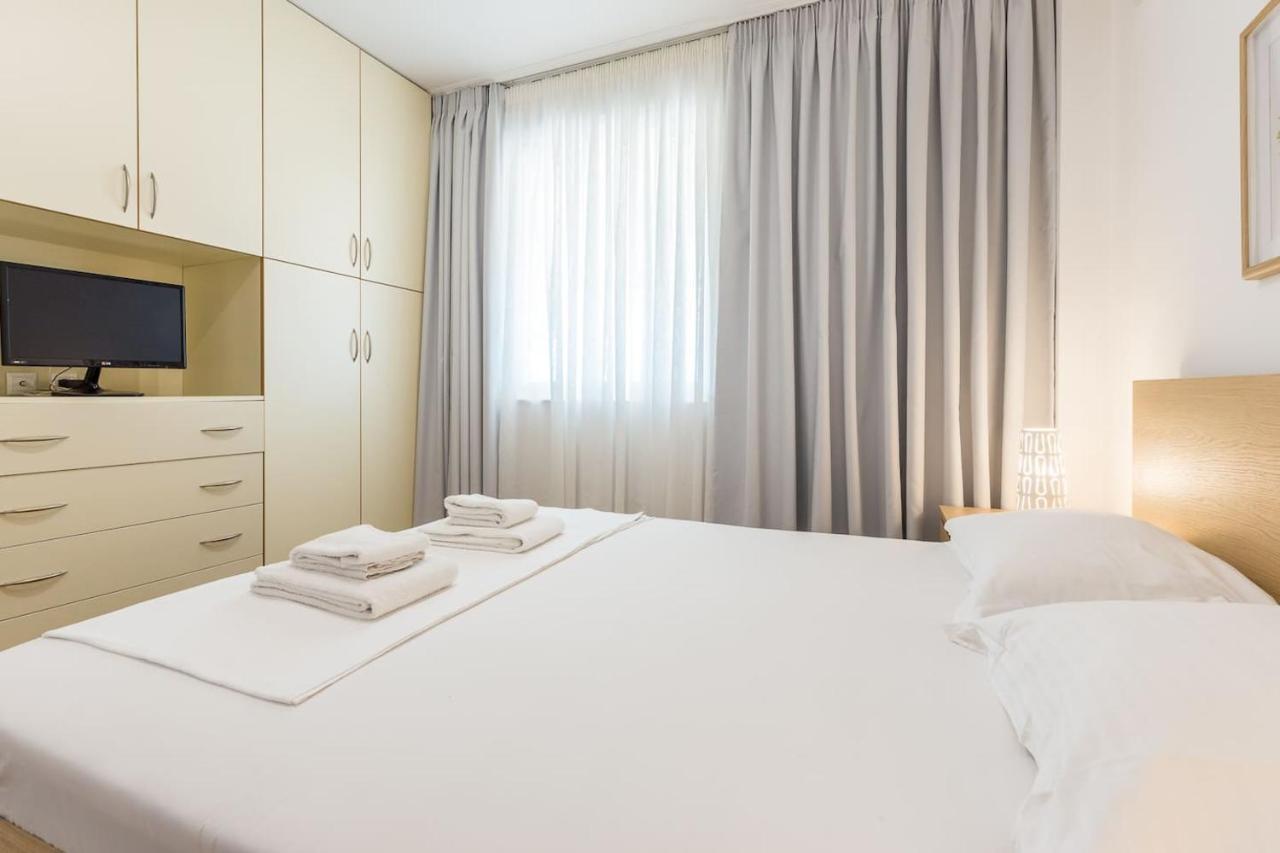 أثينا Elegant Apartment W Great Balcony In Vouliagmeni المظهر الخارجي الصورة